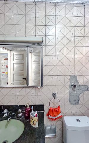 Casa à venda com 170m², 3 quartos e 2 vagasBanheiro