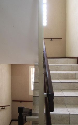 Apartamento à venda com 80m², 2 quartos e sem vagaEscada