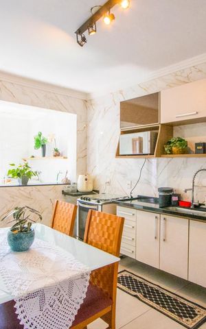 Casa à venda com 114m², 2 quartos e 2 vagas Casa à venda com 114m², 2 quartos e 2 vagasCozinha