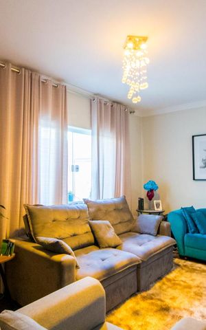 Casa à venda com 114m², 2 quartos e 2 vagas Casa à venda com 114m², 2 quartos e 2 vagasSala