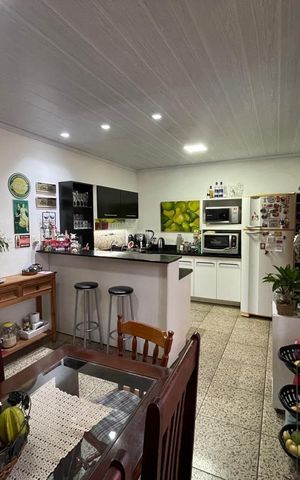 Casa à venda com 235m², 3 quartos e 2 vagas