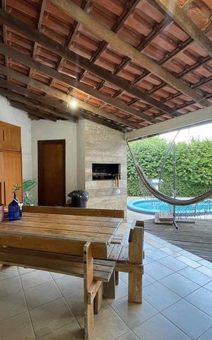 Casa à venda com 235m², 3 quartos e 2 vagas