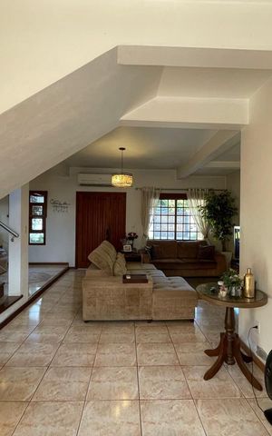 Casa à venda com 235m², 3 quartos e 2 vagas