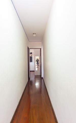 Casa à venda com 300m², 3 quartos e 7 vagas Casa à venda com 300m², 3 quartos e 7 vagasCorredor