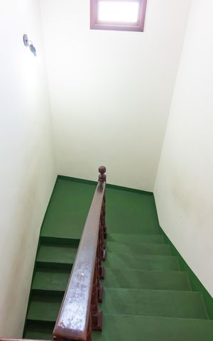 Casa à venda com 300m², 3 quartos e 7 vagas Casa à venda com 300m², 3 quartos e 7 vagasEscada
