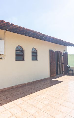 Casa à venda com 300m², 3 quartos e 7 vagas Casa à venda com 300m², 3 quartos e 7 vagasSacada