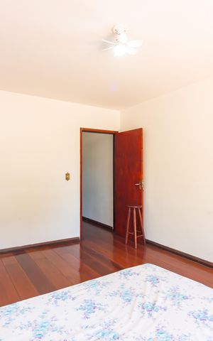 Casa à venda com 300m², 3 quartos e 7 vagas Casa à venda com 300m², 3 quartos e 7 vagasSuíte 1