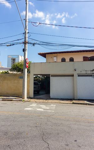 Casa à venda com 300m², 3 quartos e 7 vagas Casa à venda com 300m², 3 quartos e 7 vagasFachada