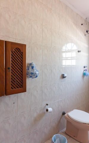 Casa à venda com 300m², 3 quartos e 7 vagas Casa à venda com 300m², 3 quartos e 7 vagasBanheiro da Suíte 2