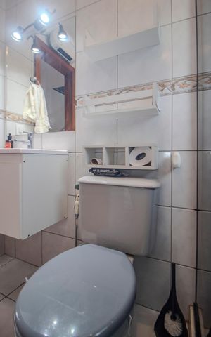 Casa de condomínio à venda com 100m², 3 quartos e 1 vaga Casa de condomínio à venda com 100m², 3 quartos e 1 vagaBanheiro