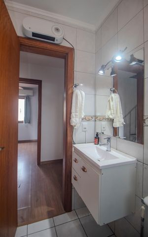Casa de condomínio à venda com 100m², 3 quartos e 1 vaga Casa de condomínio à venda com 100m², 3 quartos e 1 vagaBanheiro