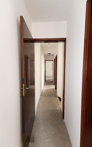 Casa à venda com 140m², 4 quartos e 4 vagas Casa à venda com 140m², 4 quartos e 4 vagasCorredor