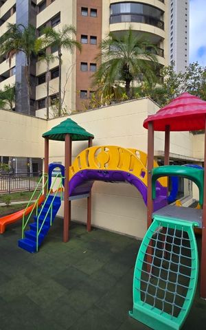 Apartamento à venda com 221m², 3 quartos e 4 vagasÁrea comum - Playground