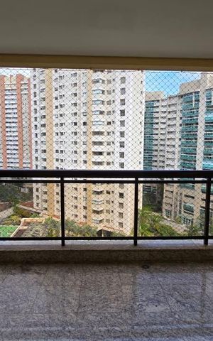 Apartamento à venda com 221m², 3 quartos e 4 vagasSacada