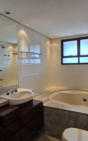Apartamento à venda com 221m², 3 quartos e 4 vagasBanheiro suite master 