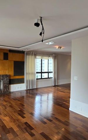 Apartamento à venda com 221m², 3 quartos e 4 vagasSala / Lareira 