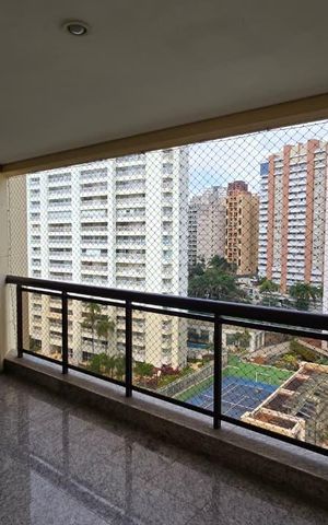 Apartamento à venda com 221m², 3 quartos e 4 vagasSacada