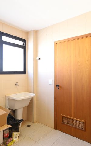 Apartamento para alugar com 237m², 3 quartos e 4 vagasÁrea de Serviço