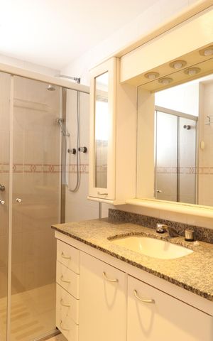 Apartamento para alugar com 237m², 3 quartos e 4 vagasBanheiro da Suíte