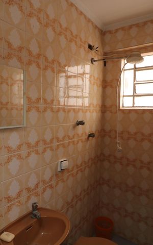 Casa à venda com 162m², 4 quartos e 5 vagasBanheiro de serviço