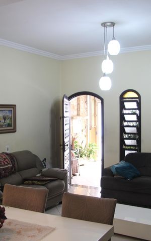 Casa para alugar com 350m², 4 quartos e 2 vagasSala 