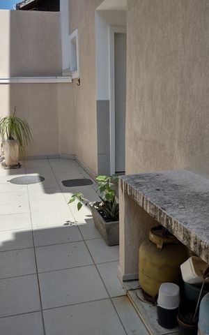 Casa à venda com 140m², 4 quartos e 4 vagas Casa à venda com 140m², 4 quartos e 4 vagasÁrea externa