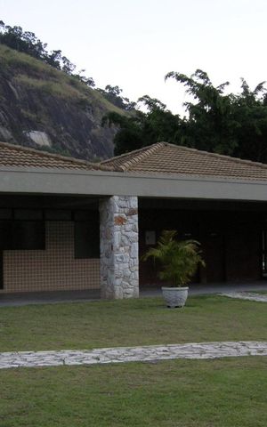 Casa à venda com 140m², 4 quartos e 4 vagas