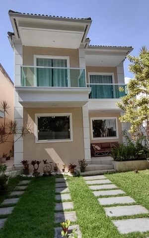 Casa à venda com 140m², 4 quartos e 4 vagas Casa à venda com 140m², 4 quartos e 4 vagasÁrea externa