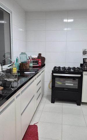 Casa à venda com 140m², 4 quartos e 4 vagas Casa à venda com 140m², 4 quartos e 4 vagasCozinha