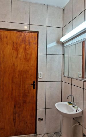 Casa à venda com 60m², 1 quarto e 1 vaga Casa à venda com 60m², 1 quarto e 1 vagaBanheiro
