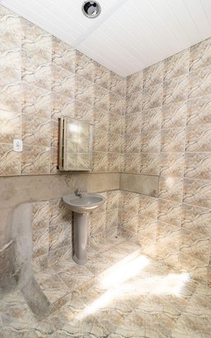Casa à venda com 150m², 3 quartos e 3 vagas Casa à venda com 150m², 3 quartos e 3 vagasBanheiro Social