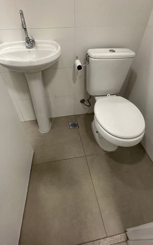 Apartamento para alugar com 228m², 3 quartos e 4 vagas Apartamento para alugar com 228m², 3 quartos e 4 vagasBanheiro de serviço