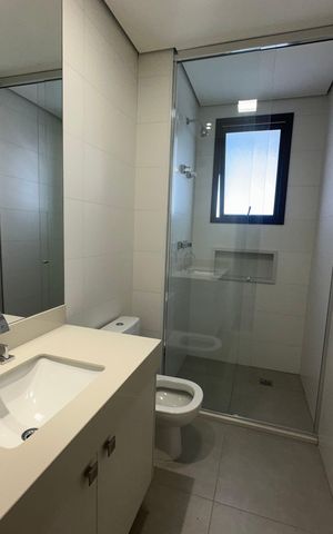 Apartamento para alugar com 228m², 3 quartos e 4 vagas Apartamento para alugar com 228m², 3 quartos e 4 vagasBanheiro 1 da Suíte 3