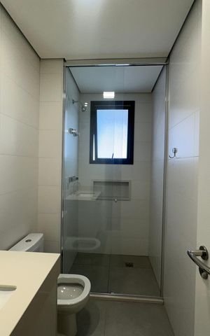 Apartamento para alugar com 228m², 3 quartos e 4 vagas Apartamento para alugar com 228m², 3 quartos e 4 vagasBanheiro 1 da Suíte 3