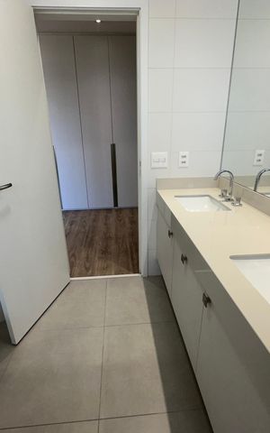 Apartamento para alugar com 228m², 3 quartos e 4 vagas Apartamento para alugar com 228m², 3 quartos e 4 vagasBanheiro 2 da Suíte 3