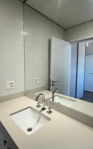 Apartamento para alugar com 228m², 3 quartos e 4 vagas Apartamento para alugar com 228m², 3 quartos e 4 vagasBanheiro da Suíte 2