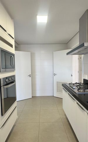 Apartamento para alugar com 228m², 3 quartos e 4 vagas Apartamento para alugar com 228m², 3 quartos e 4 vagasCozinha
