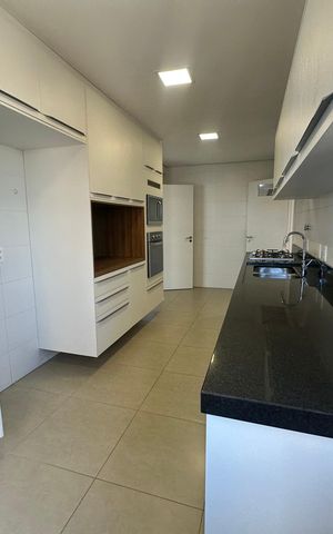 Apartamento para alugar com 228m², 3 quartos e 4 vagas Apartamento para alugar com 228m², 3 quartos e 4 vagasCozinha