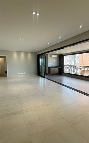 Apartamento para alugar com 228m², 3 quartos e 4 vagas Apartamento para alugar com 228m², 3 quartos e 4 vagasSala