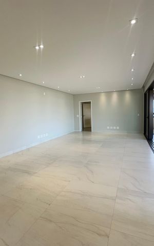 Apartamento para alugar com 228m², 3 quartos e 4 vagas Apartamento para alugar com 228m², 3 quartos e 4 vagasSala