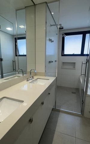 Apartamento para alugar com 228m², 3 quartos e 4 vagas Apartamento para alugar com 228m², 3 quartos e 4 vagasBanheiro 2 da Suíte 3