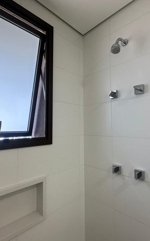 Apartamento para alugar com 228m², 3 quartos e 4 vagas Apartamento para alugar com 228m², 3 quartos e 4 vagasBanheiro da Suíte 1