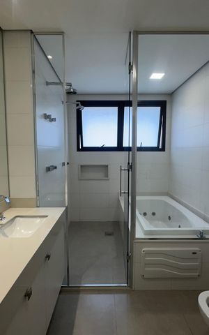 Apartamento para alugar com 228m², 3 quartos e 4 vagas Apartamento para alugar com 228m², 3 quartos e 4 vagasBanheiro 2 da Suíte 3