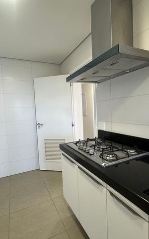 Apartamento para alugar com 228m², 3 quartos e 4 vagas Apartamento para alugar com 228m², 3 quartos e 4 vagasCozinha