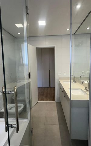 Apartamento para alugar com 228m², 3 quartos e 4 vagas Apartamento para alugar com 228m², 3 quartos e 4 vagasBanheiro 2 da Suíte 3