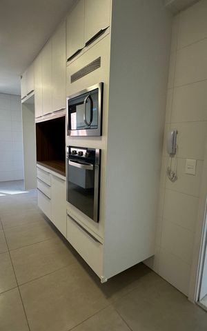 Apartamento para alugar com 228m², 3 quartos e 4 vagas Apartamento para alugar com 228m², 3 quartos e 4 vagasCozinha