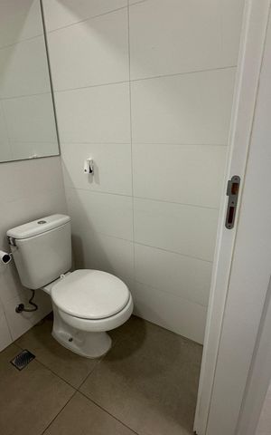 Apartamento para alugar com 228m², 3 quartos e 4 vagas Apartamento para alugar com 228m², 3 quartos e 4 vagasBanheiro de serviço