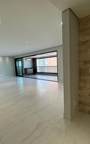 Apartamento para alugar com 228m², 3 quartos e 4 vagas Apartamento para alugar com 228m², 3 quartos e 4 vagasSala