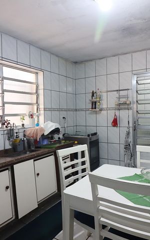 Casa à venda com 220m², 2 quartos e 2 vagasCozinha 