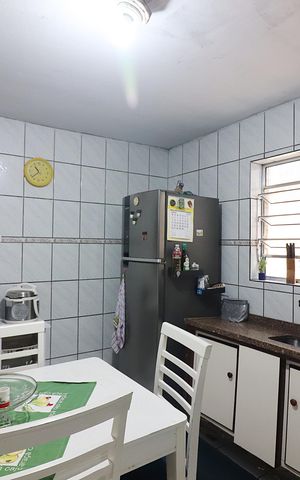 Casa à venda com 220m², 2 quartos e 2 vagasCozinha 